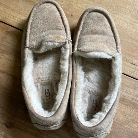 UGG moccasins. One moccasin does have a small mark on it. - Picture 1 of 5